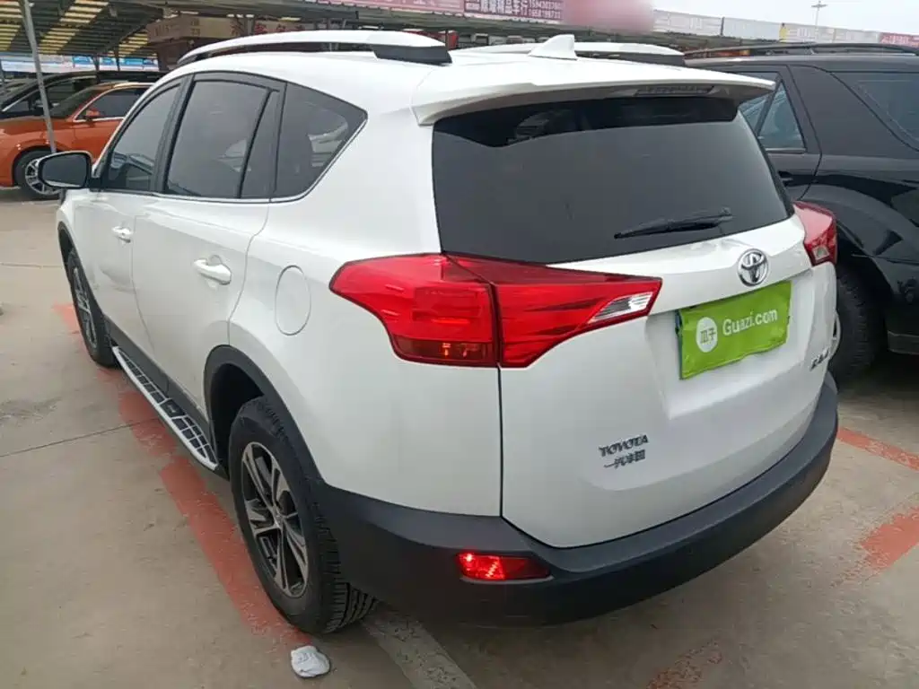 Toyota RAV4 2016 — фото 5