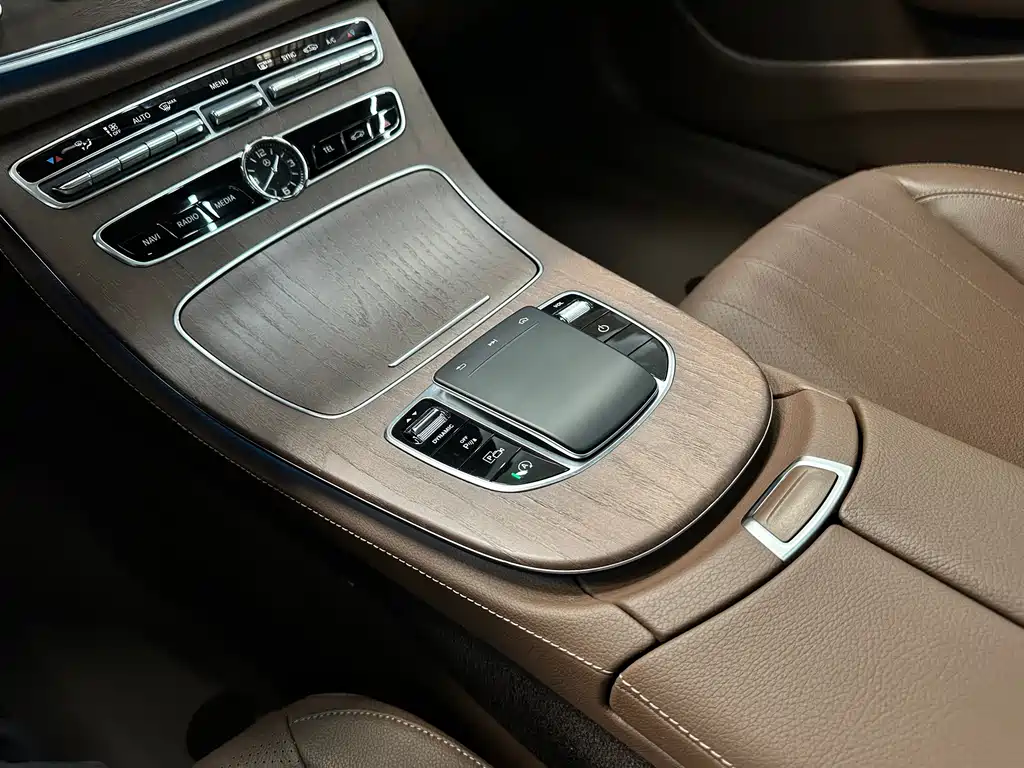 Mercedes-Benz E-Class 2020 — фото 13