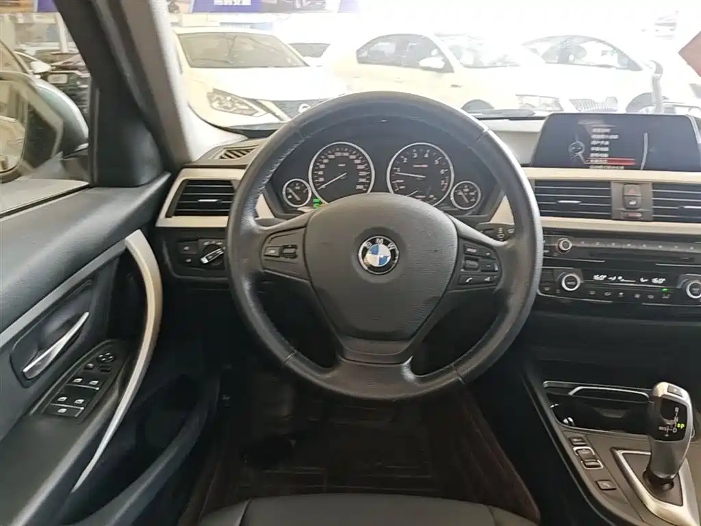 BMW 3 Series 2016 — фото 11