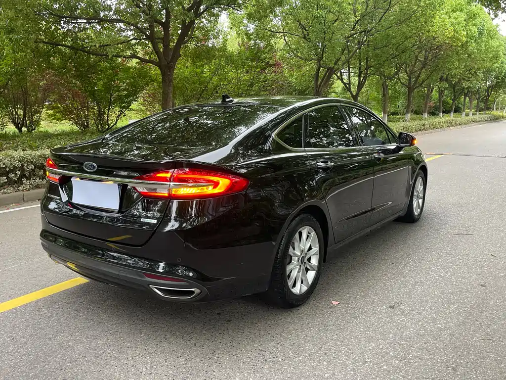 Ford Mondeo 2017 — фото 12