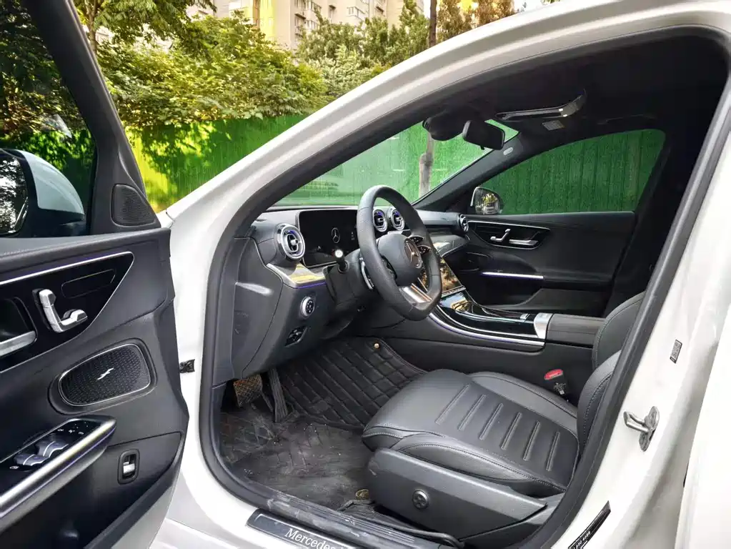 Mercedes-Benz C-Class 2025 — фото 4