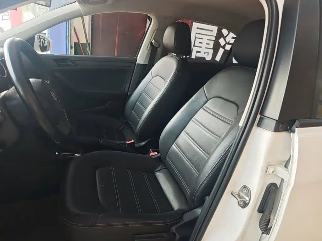 Volkswagen Jetta 2015 — фото 11