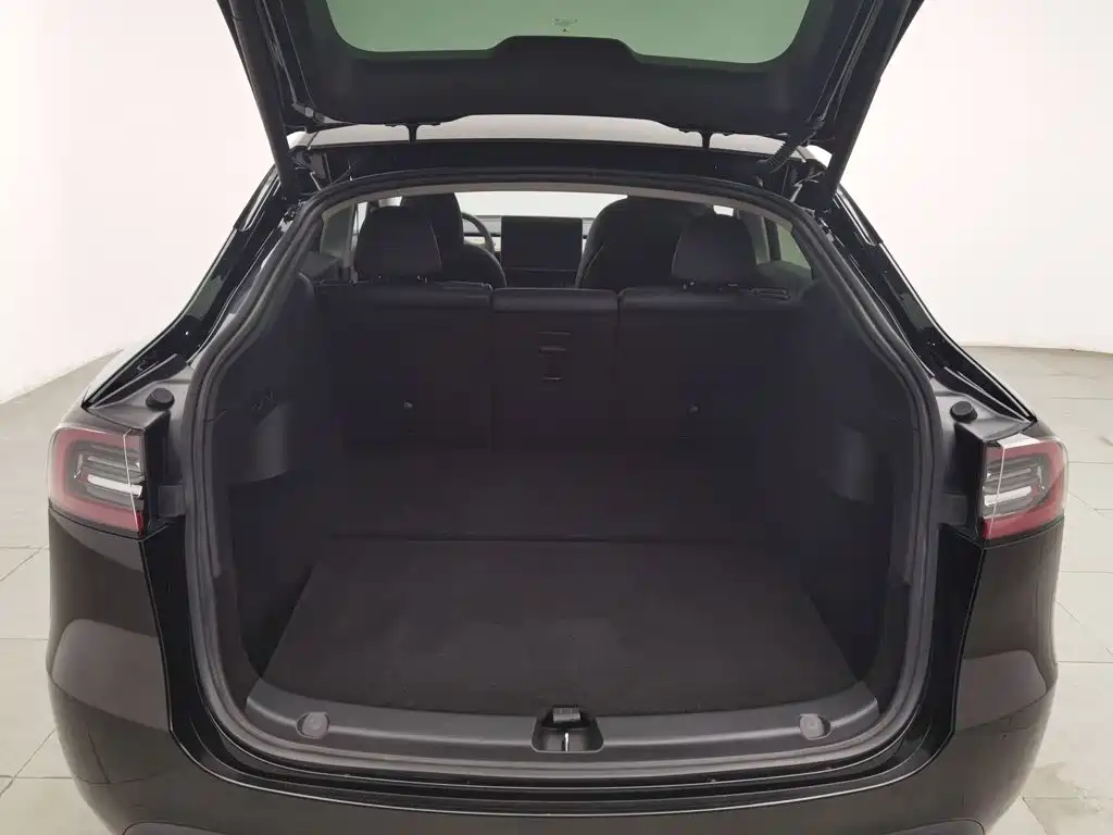 Tesla Model Y 2023 — фото 16