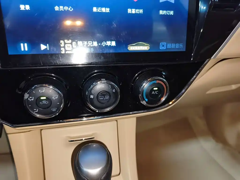 Toyota Corolla 2015 — фото 13