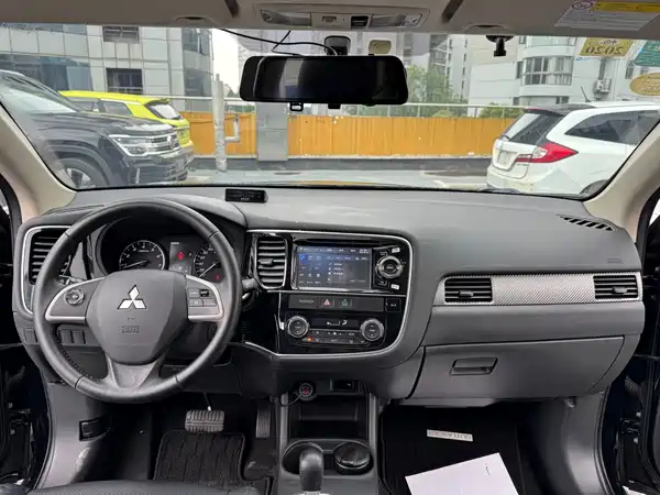 Mitsubishi Outlander 2014
