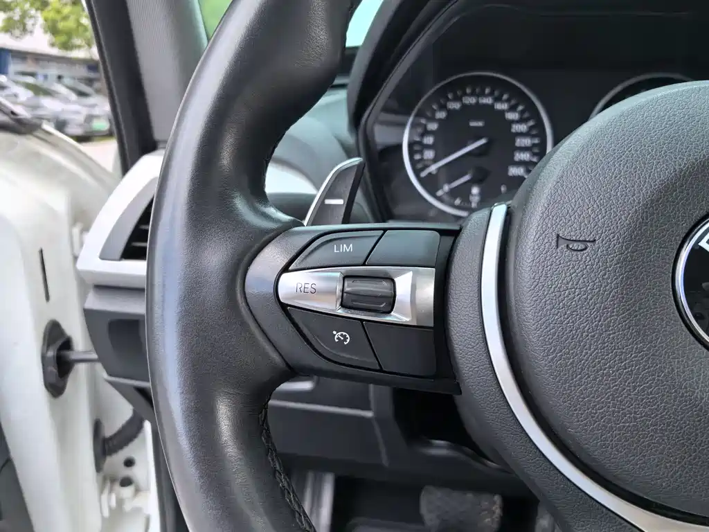 BMW 1 Series 2014 — фото 12