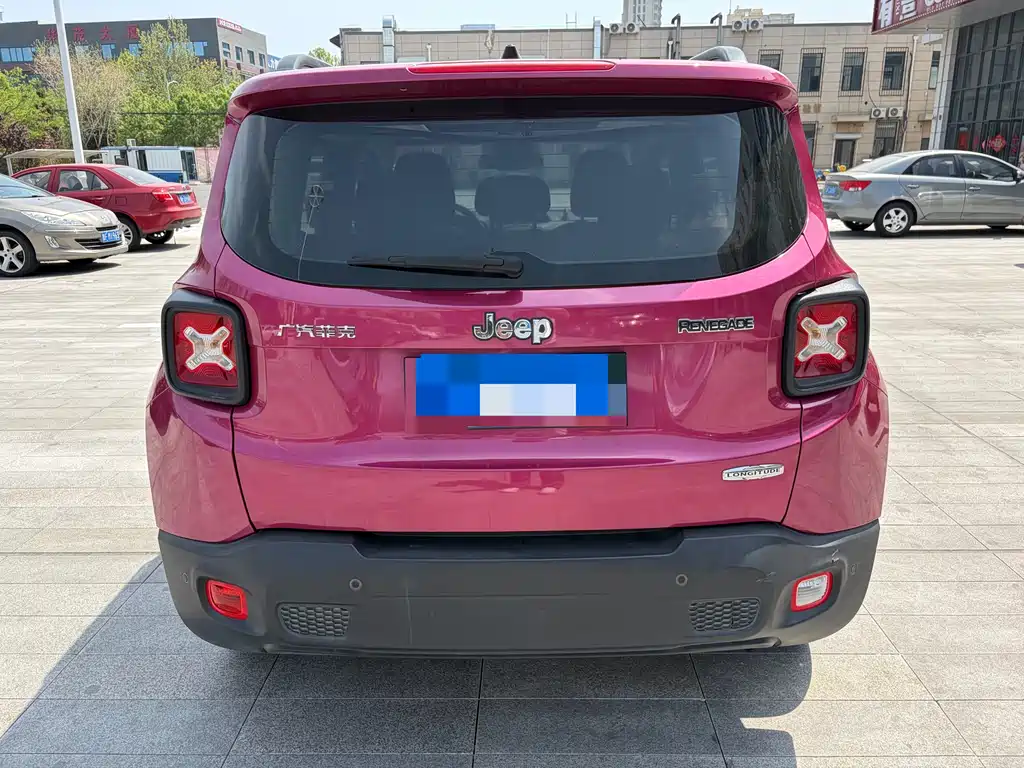 Jeep Renegade 2017 — фото 9