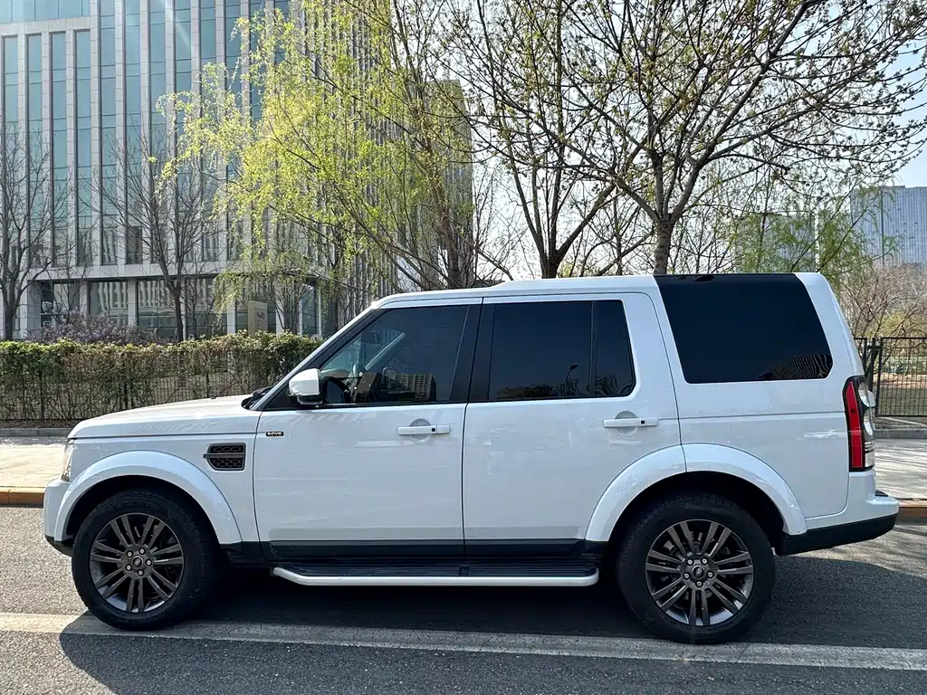 Land Rover Discovery 2017 — фото 12