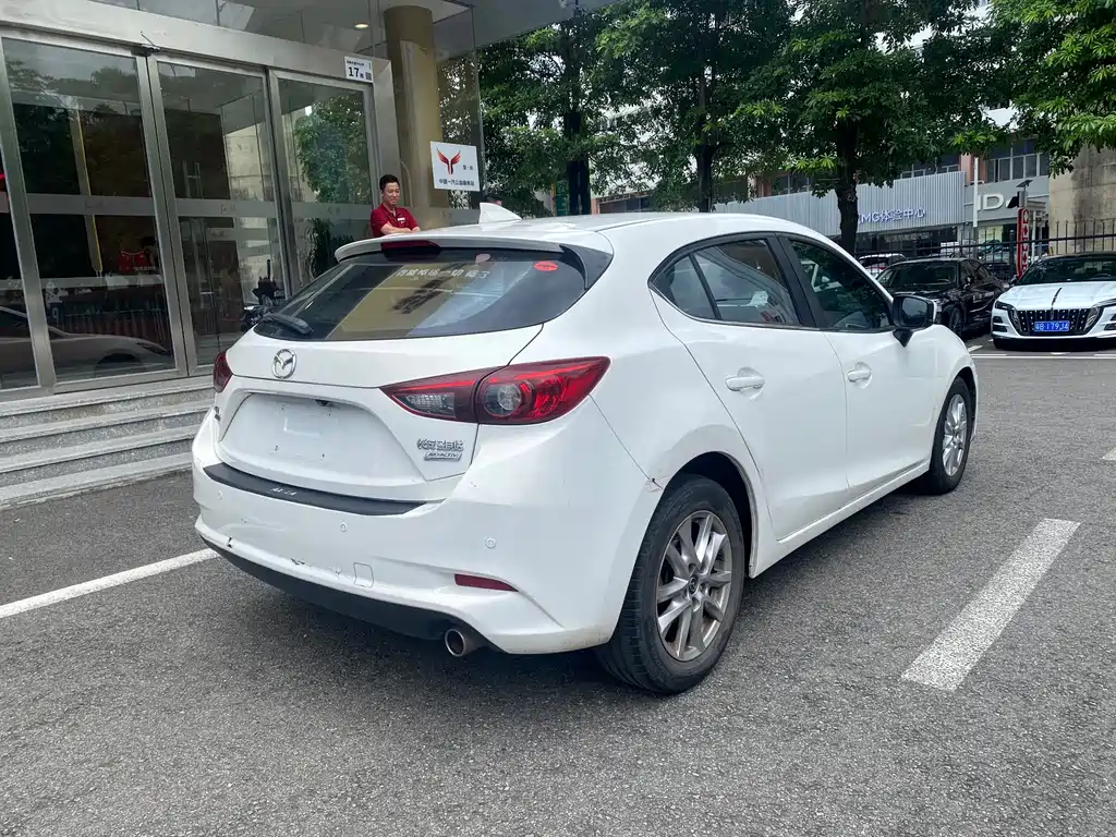 Mazda 3 Axela 2017 — фото 5
