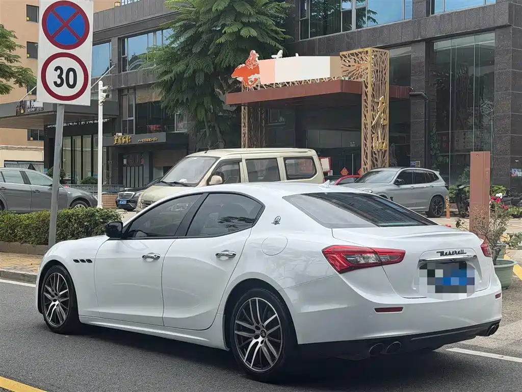 Maserati Ghibli 2016 — фото 11