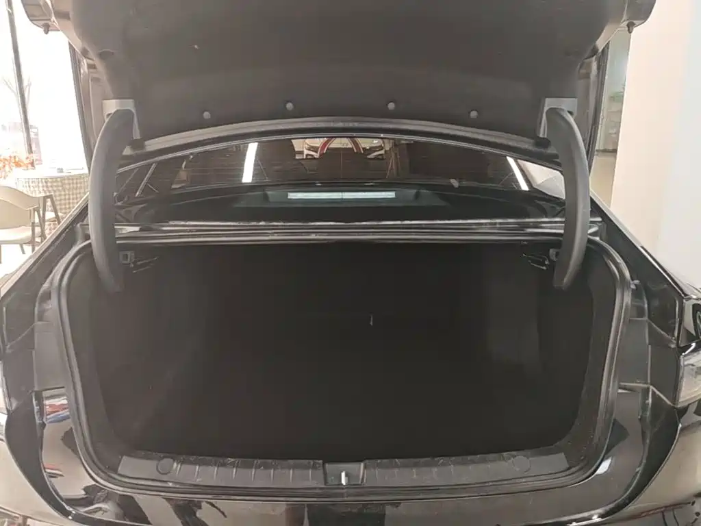 BYD Seal 05 DM-i 2025 — фото 19