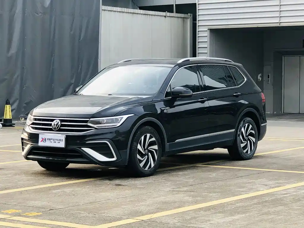 Volkswagen Tiguan L 2021 — фото 1