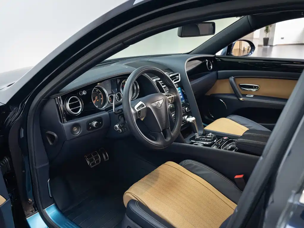 Bentley Flying Spur 2017 — фото 10