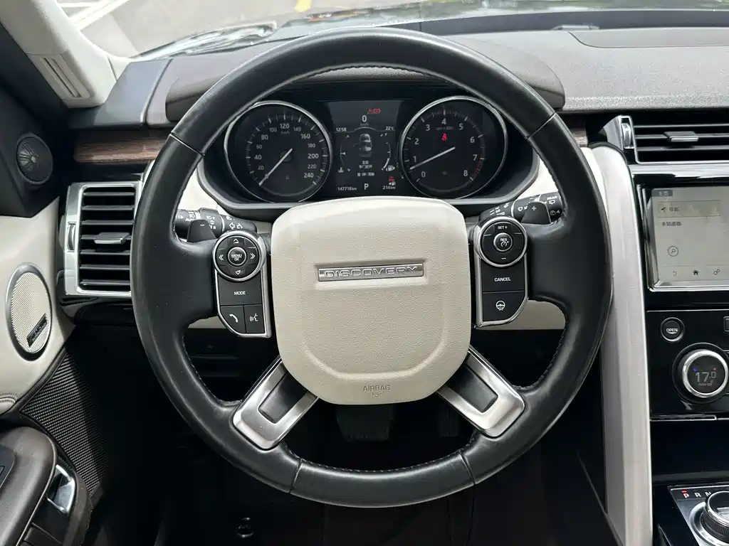 Land Rover Discovery 2017 — фото 16
