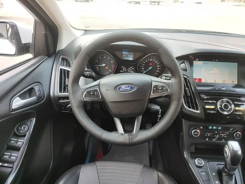 Ford Focus 2017 — фото 11