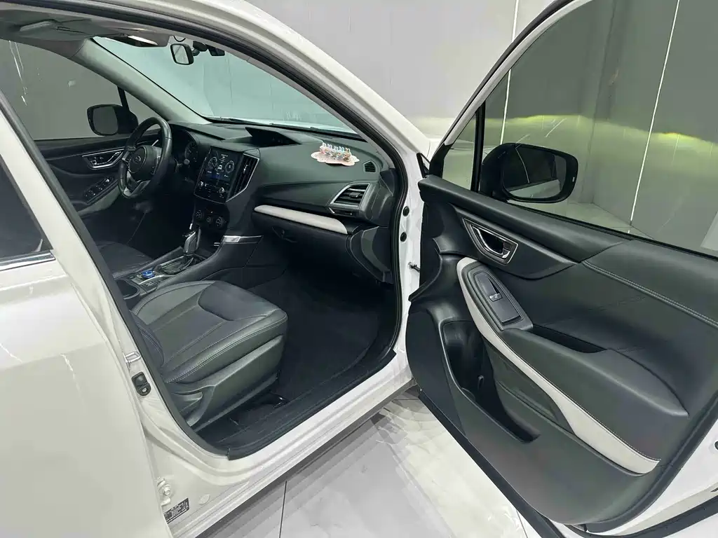 Subaru Forester 2024 — фото 18