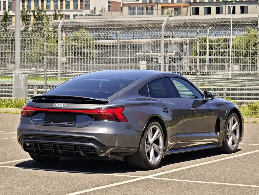 Audi e-tron GT 2024 — фото 16