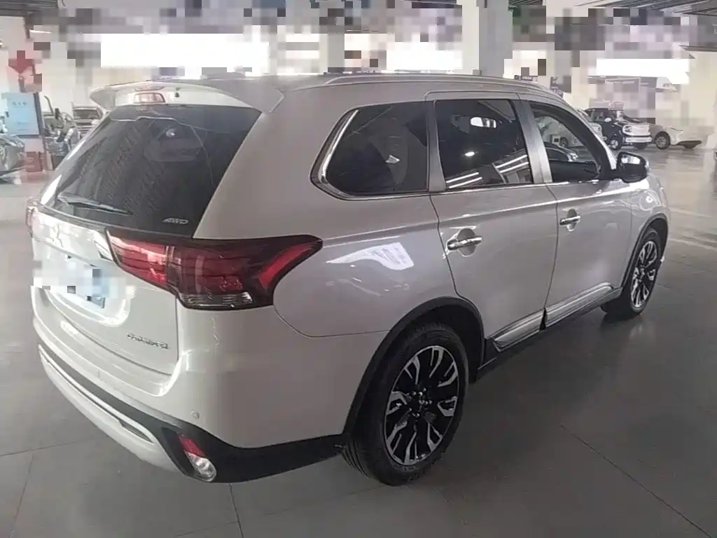 Mitsubishi Outlander 2019 — фото 7