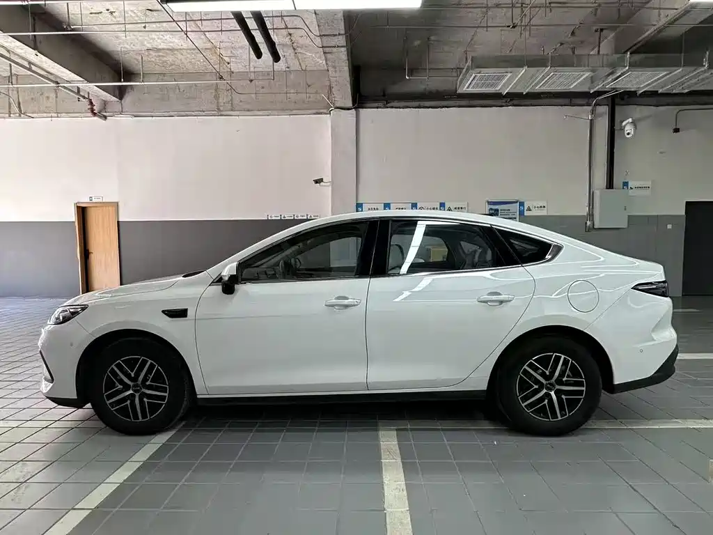 BYD Seal 05 DM-i 2025 — фото 3