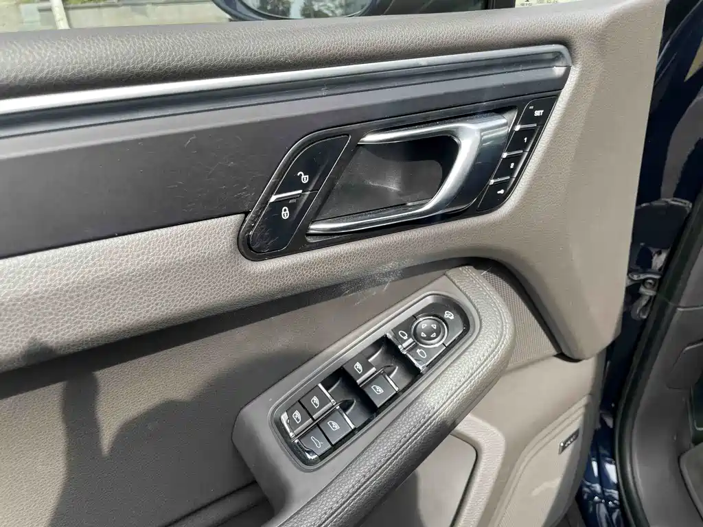 Porsche Macan 2018 — фото 18