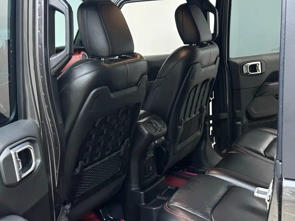 Jeep Wrangler 2021 — фото 9