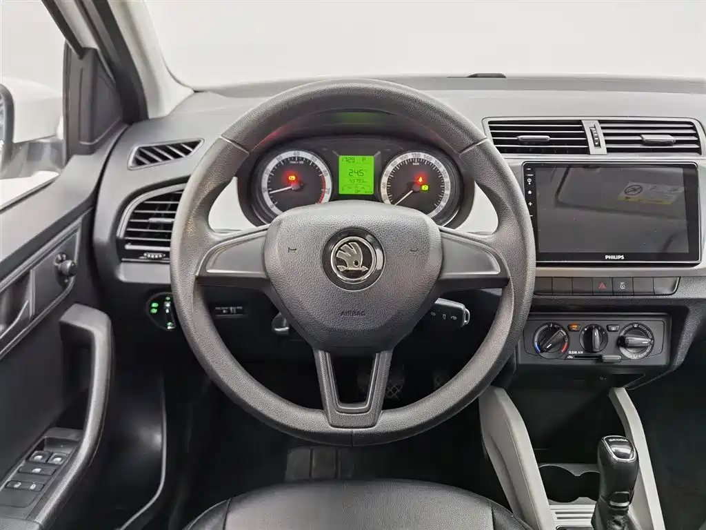 Skoda Fabia 2019 — фото 11
