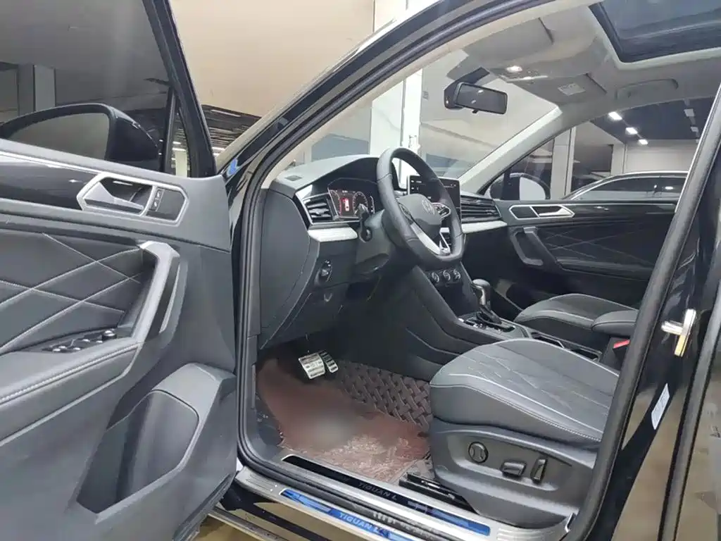 Volkswagen Tiguan L 2023 — фото 16