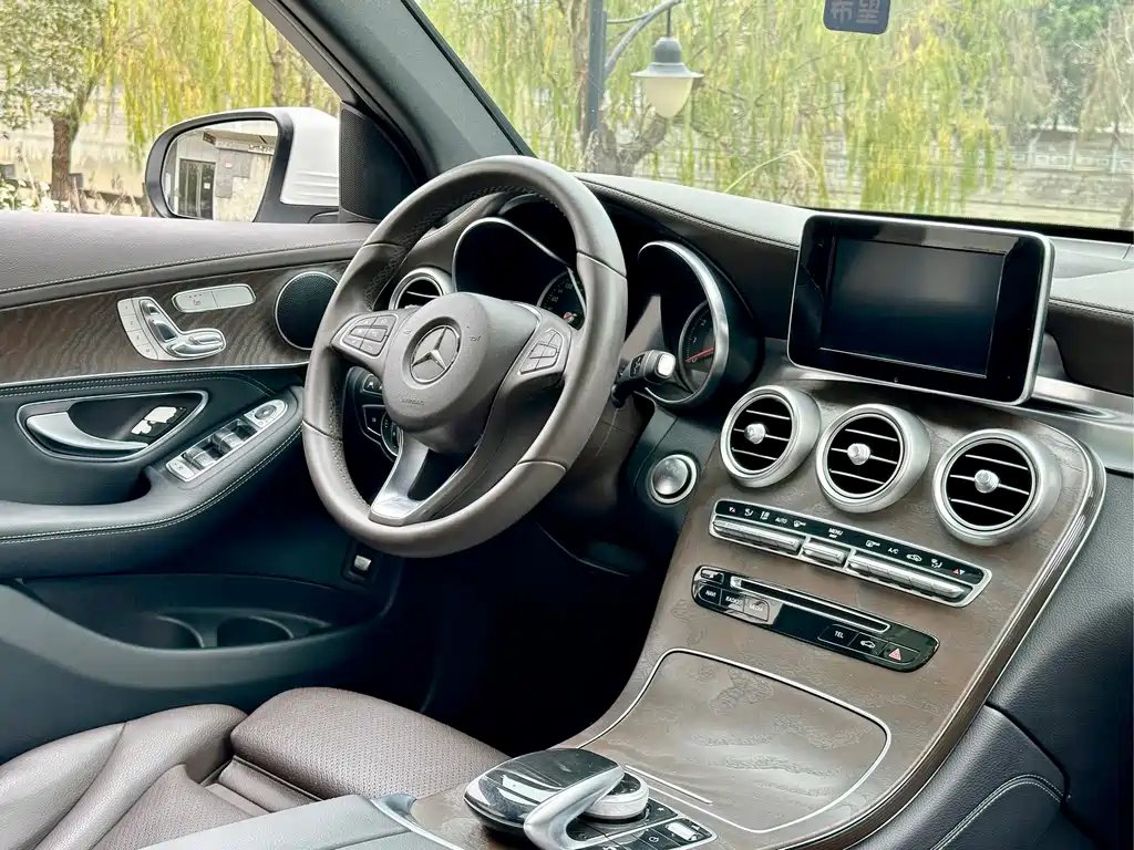 Mercedes-Benz GLC 2017 — фото 19