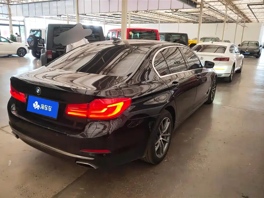 BMW 5 Series 2018 — фото 3