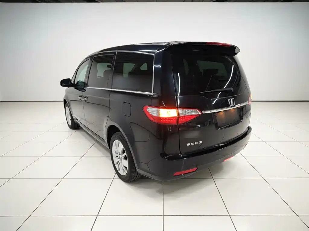 Luxgen Big 7 MPV 2016 — фото 23