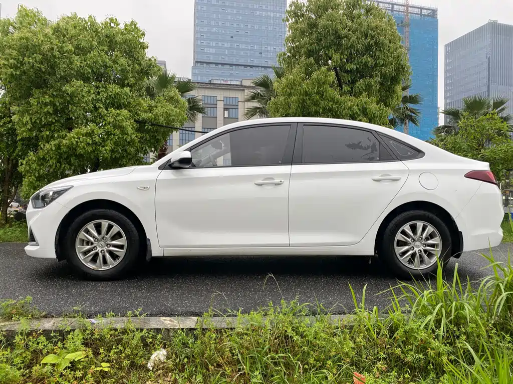 Hyundai Elantra 2021 — фото 4