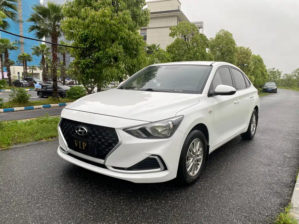 Hyundai Elantra 2021 — фото 1