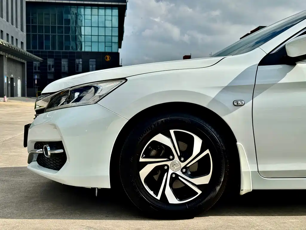 Honda Accord 2017 — фото 10
