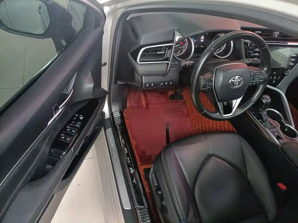Toyota Camry 2018 — фото 13