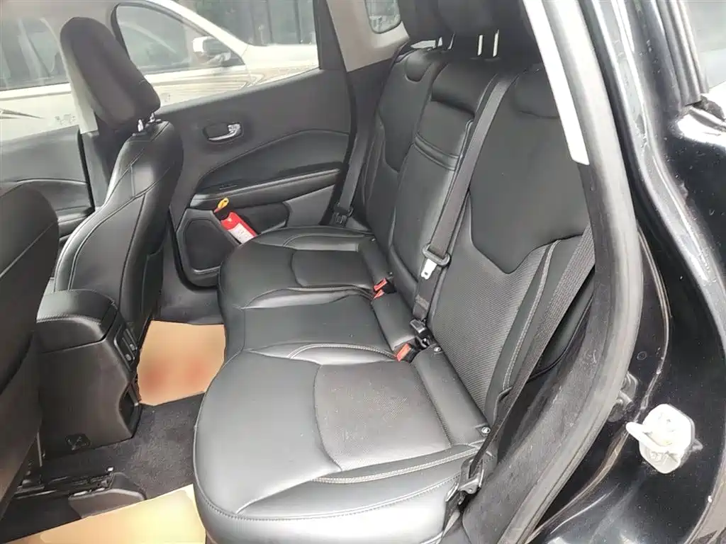 Jeep Compass 2018 — фото 17