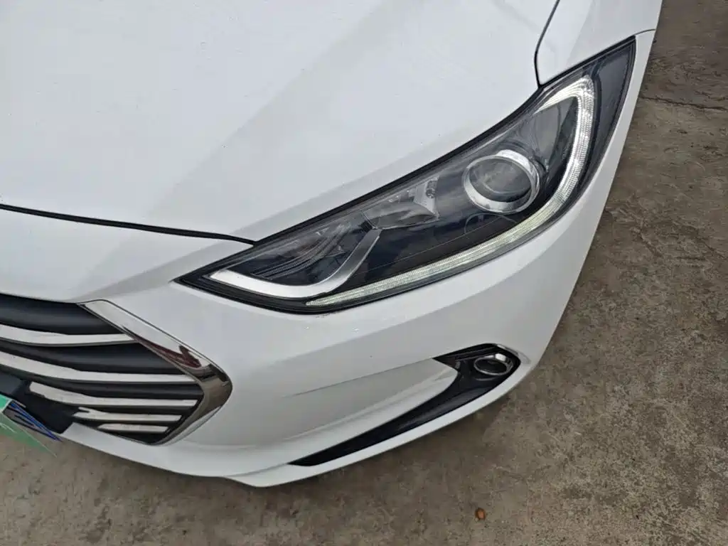 Hyundai Elantra 2019 — фото 24