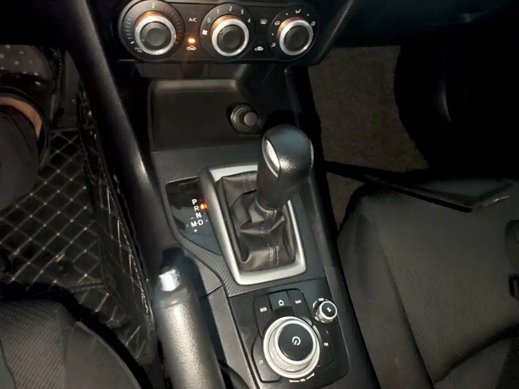 Mazda 3 Axela 2018 — фото 14