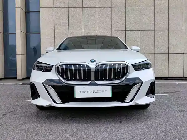 BMW i5 2025