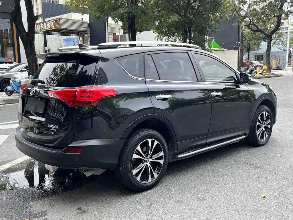 Toyota RAV4 2016 — фото 8