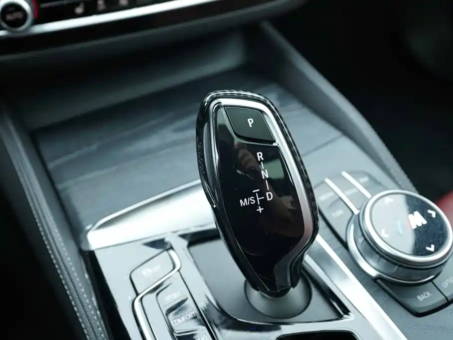 BMW 5 Series 2021 — фото 9