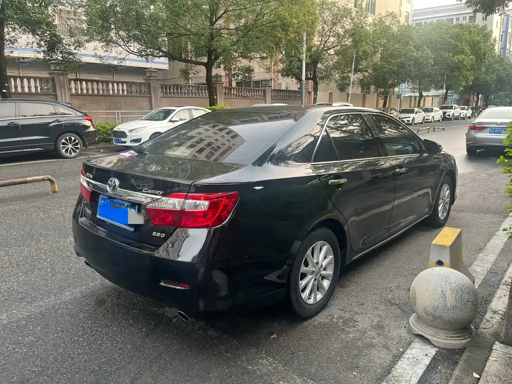 Toyota Camry 2013 — фото 4