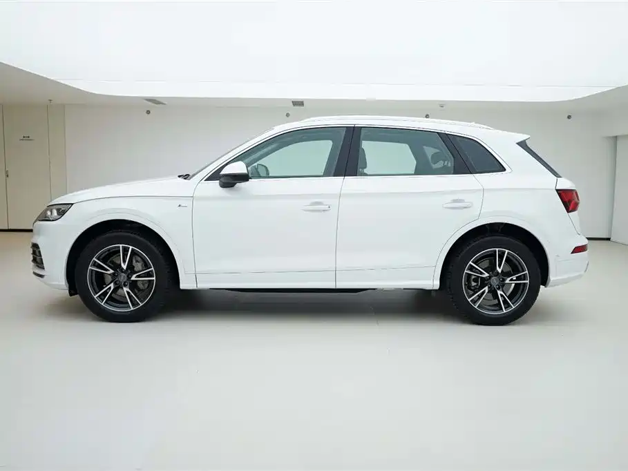 Audi Q5L 2021 — фото 3