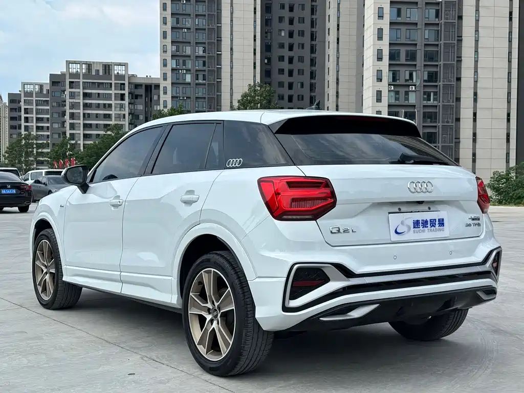 Audi Q2L 2022 — фото 4
