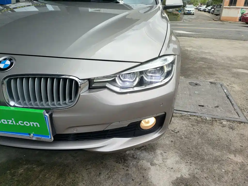 BMW 3 Series 2018 — фото 24