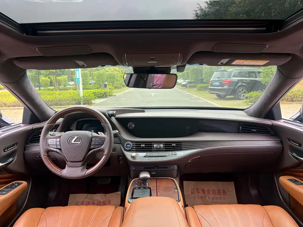 Lexus LS 2019 — фото 16