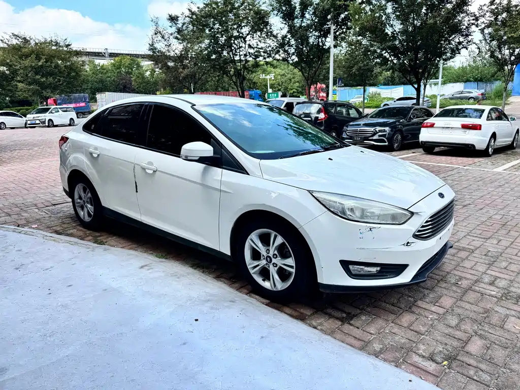 Ford Focus 2017 — фото 8