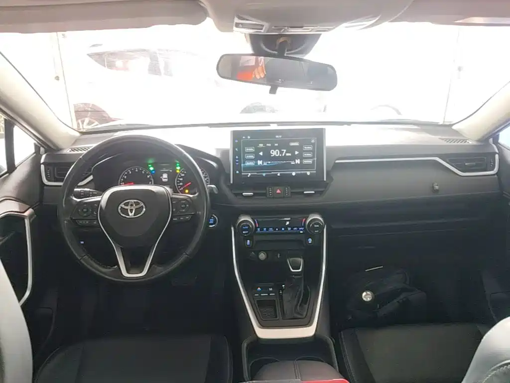 Toyota Wildlander 2022 — фото 10