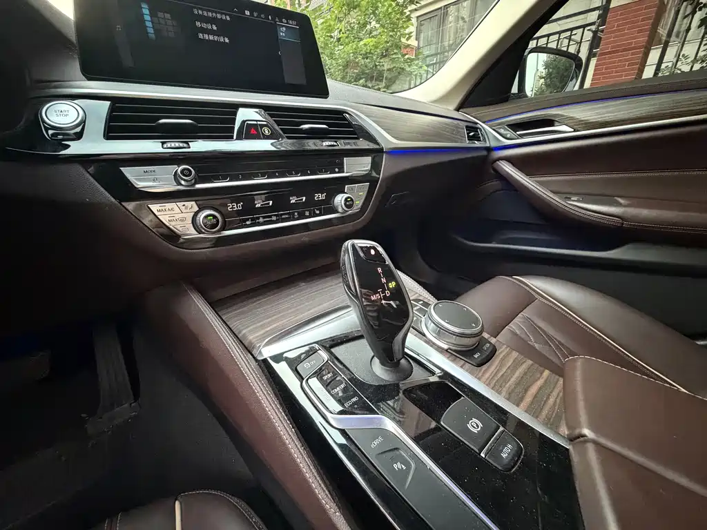 BMW 5 Series New Energy 2020 — фото 9