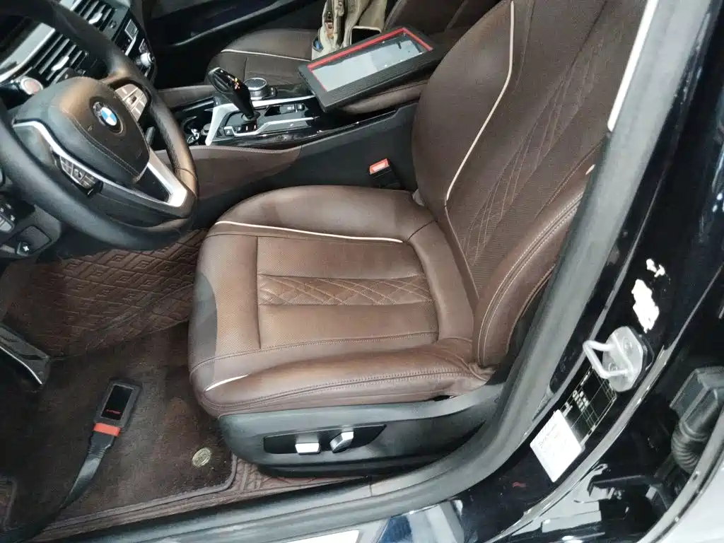 BMW 5 Series 2021 — фото 15