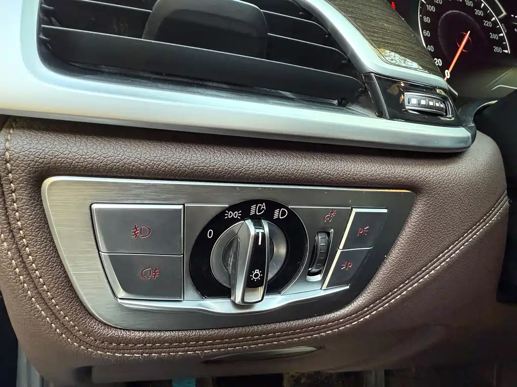 BMW 7 Series 2017 — фото 14